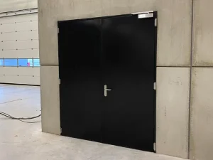 Dubbele brandwerende deur van Utisteel in kleur zwart RAL 9005